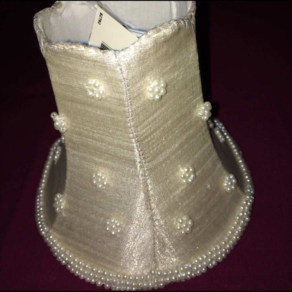 Ivory Pearl Dots 5 inch lamp shade.