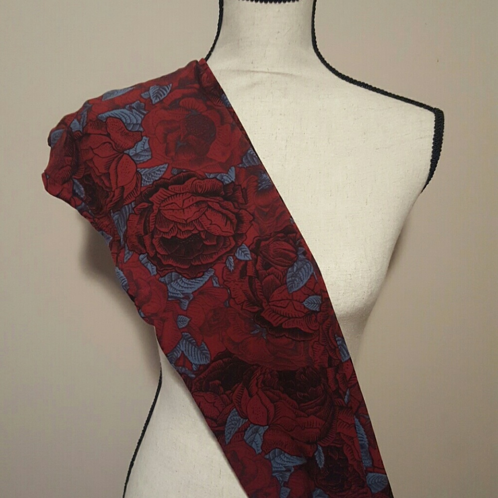 OS red rose Lularoe leggings