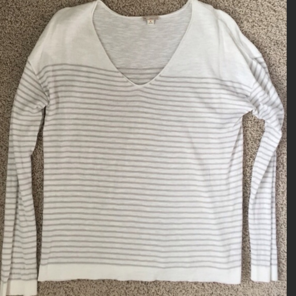 Beautiful lightweight GAP sweater. M