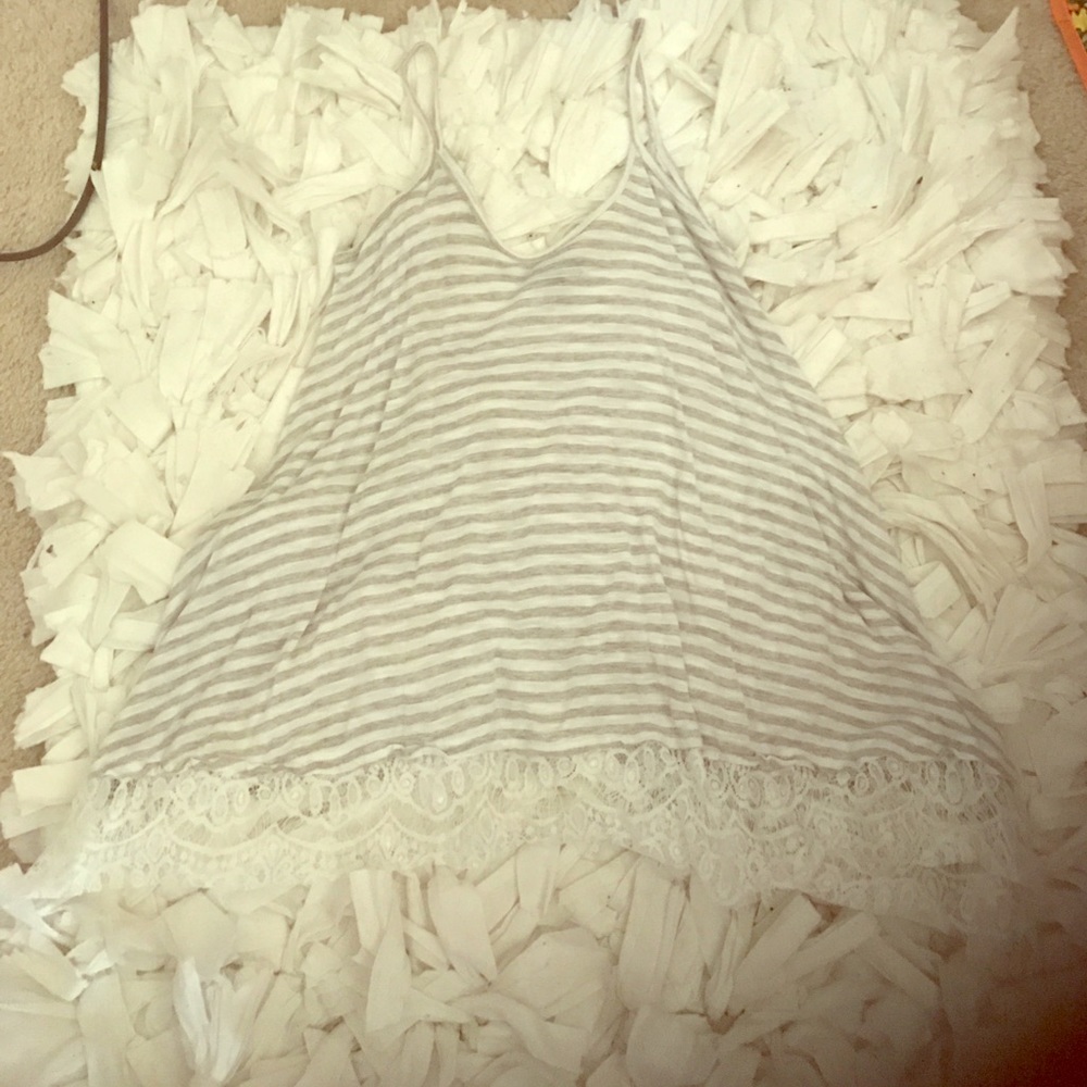 Small stripped tank top with lace bottom