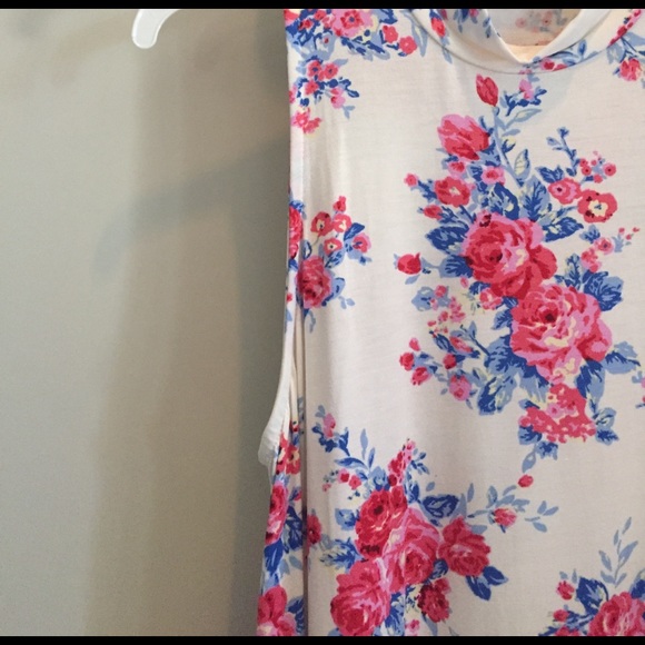 🆑 Made in USA Floral Tank - Picture 4 of 4