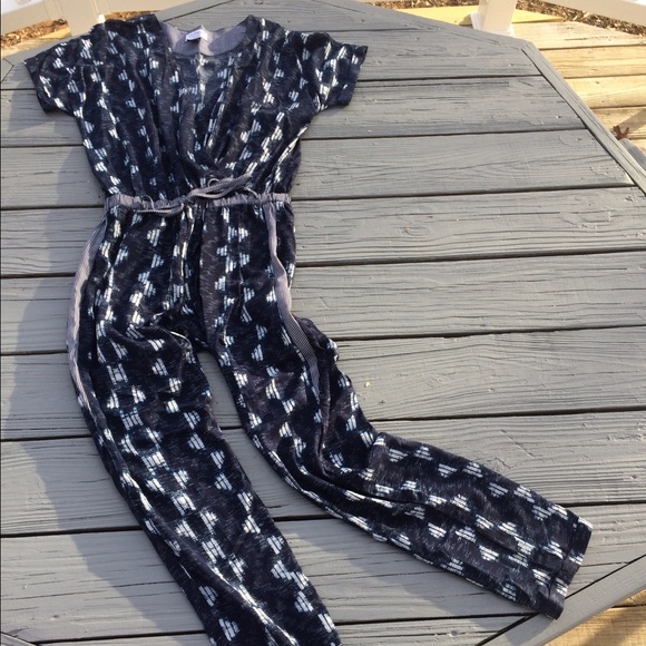 Anthropologie Pants - Anthropologie Narvan Jumpsuit Size S By Velvet