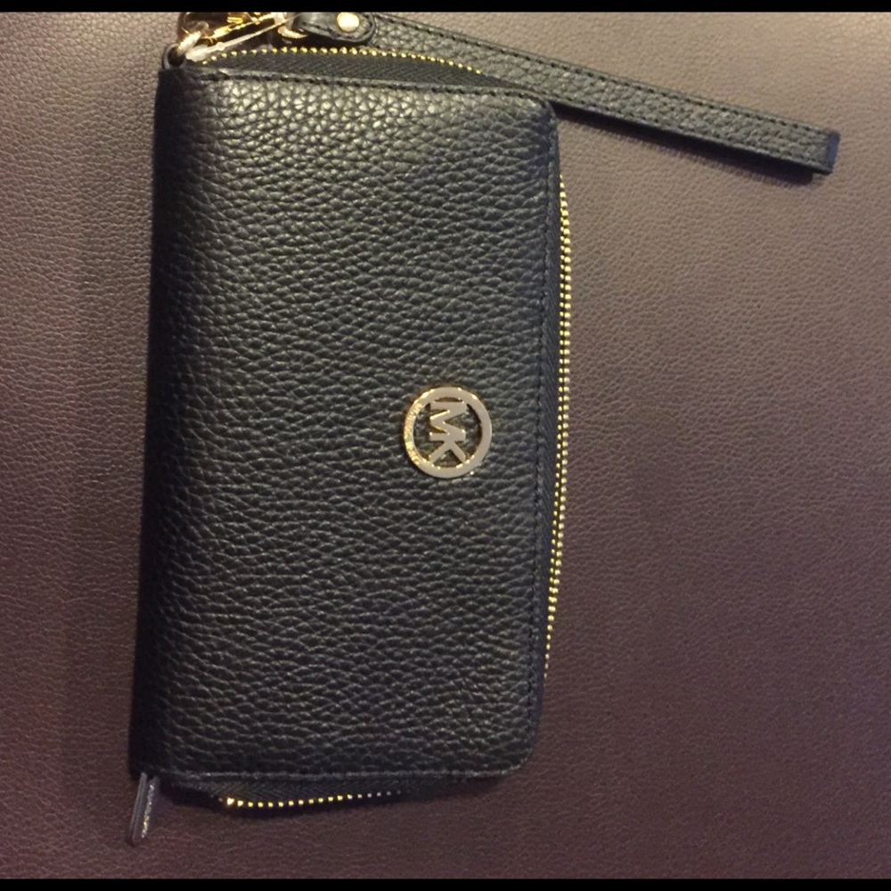 Michael Kors Wristlet Wallet