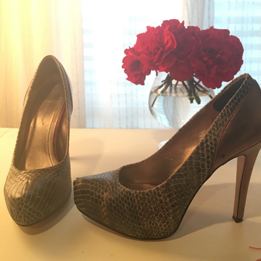 BCBGeneration shoes brown green reptile print 7B