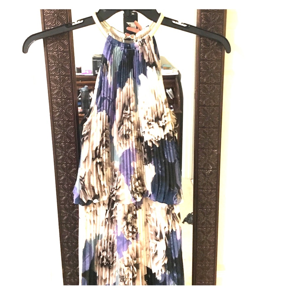Pleated floral gown - Picture 2 of 4