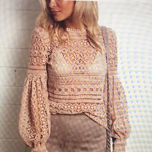 Dusty pink lantern sleeves crochet top