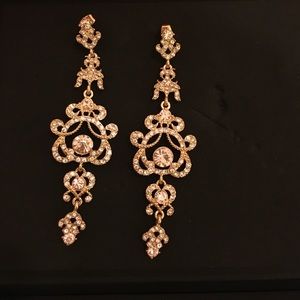 💥Gold  toned rhinestone earrings💥