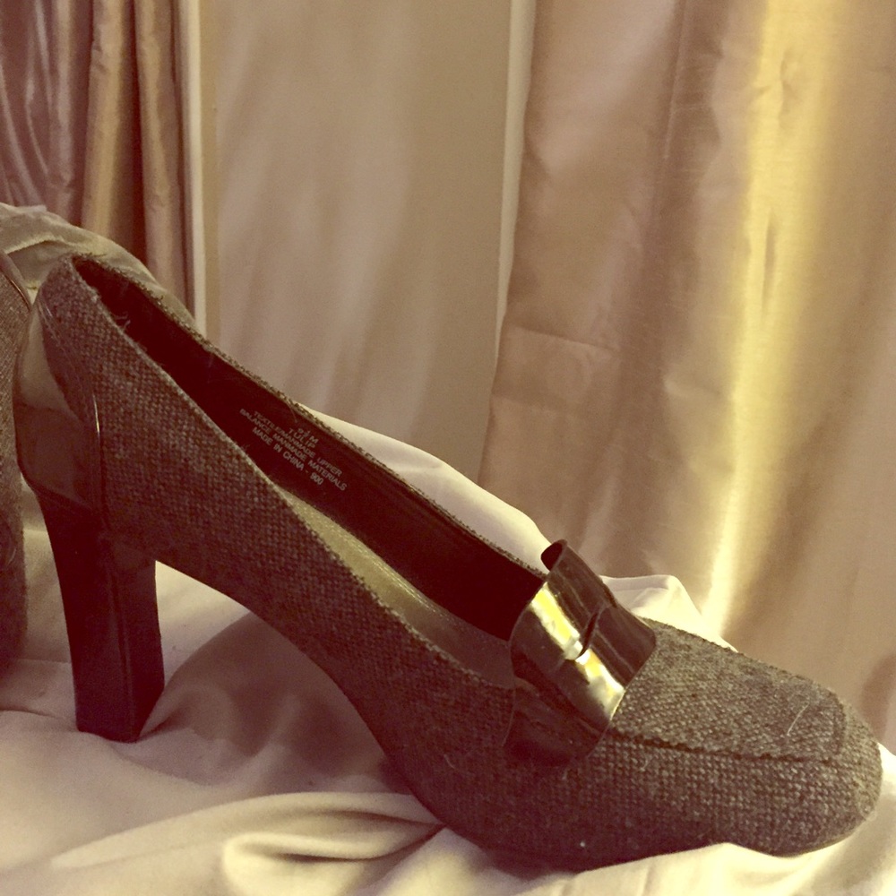 Heel loafer pumps