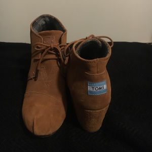 TOMS Cognac Suede Desert Wedges
