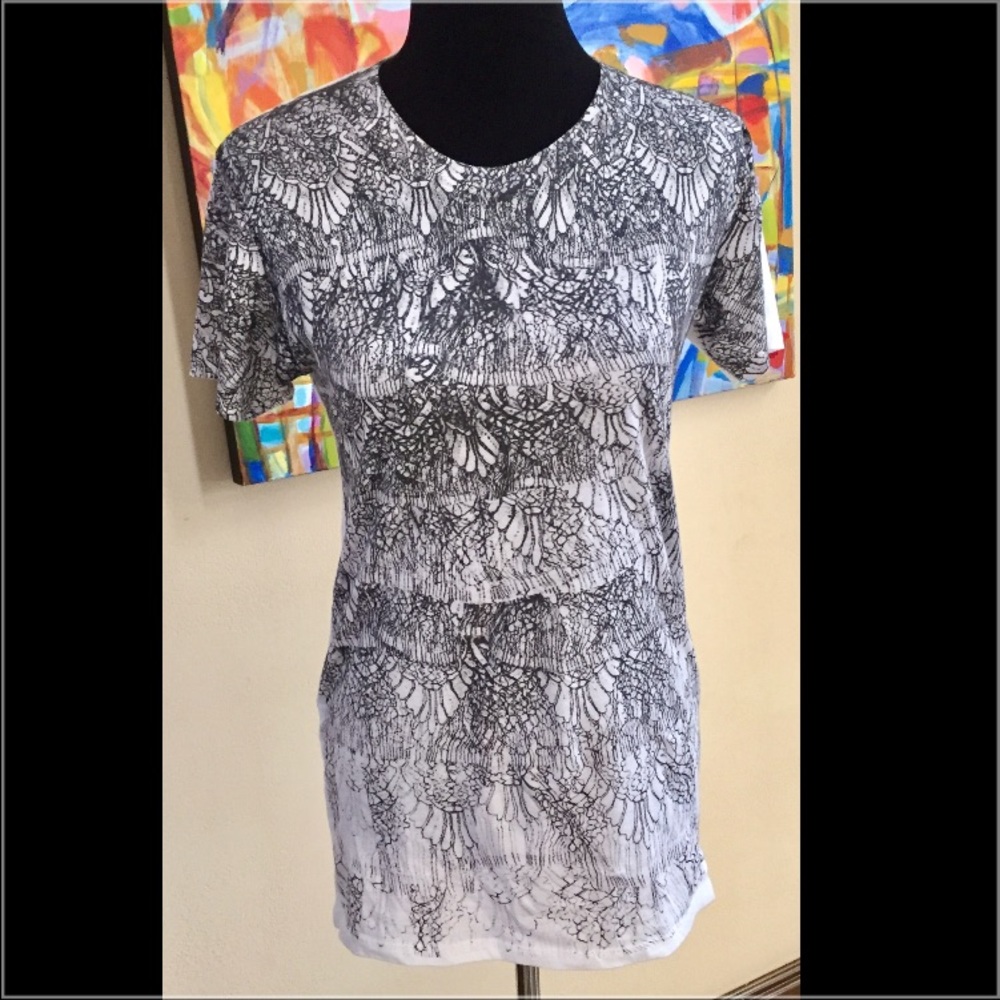 Lace pattern t-shirt