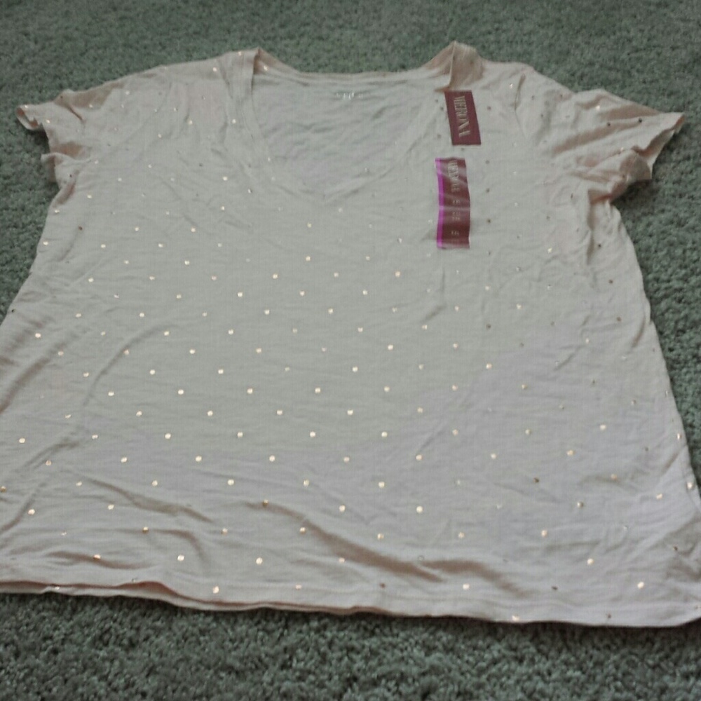 Adorable pink t-shirt!