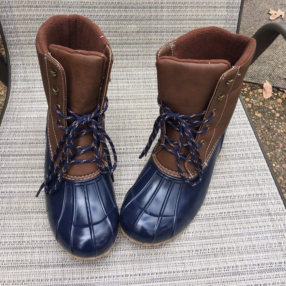 wore them once. One shoe makes annoying squeak
