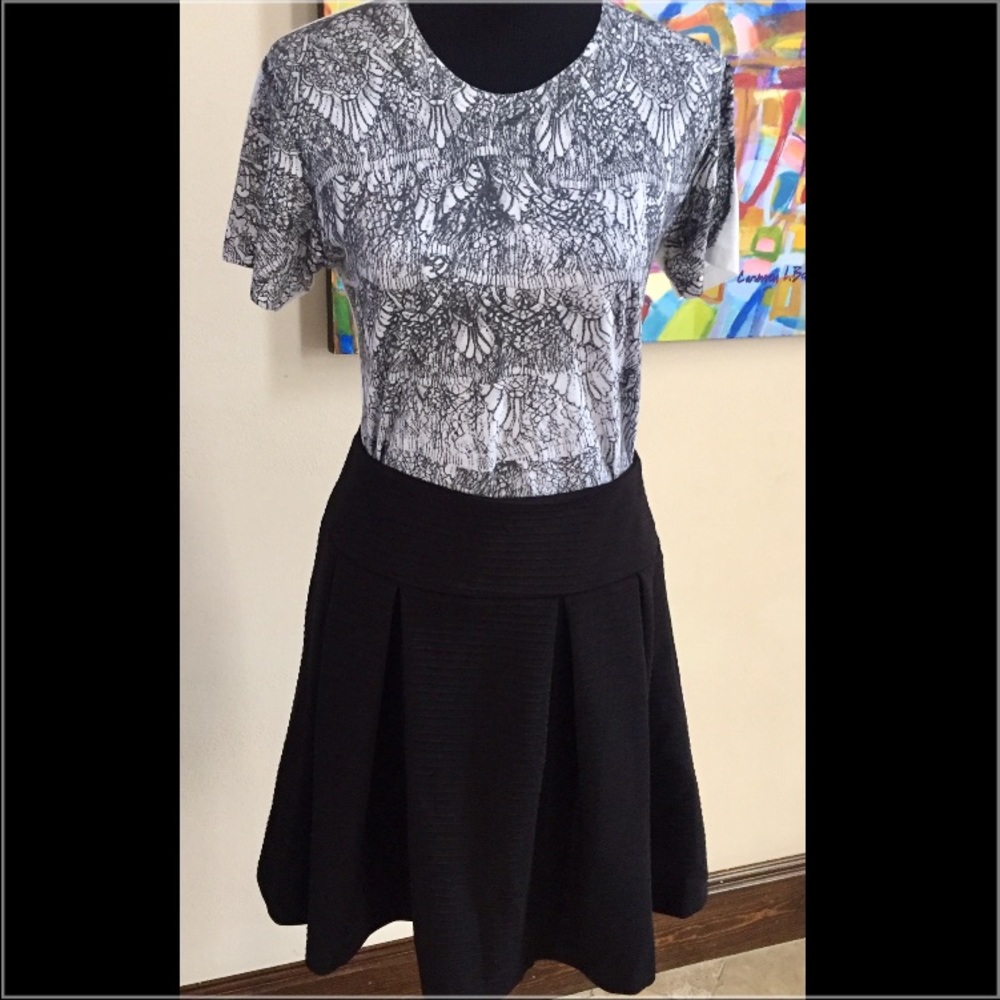 Pull on pleated skirt