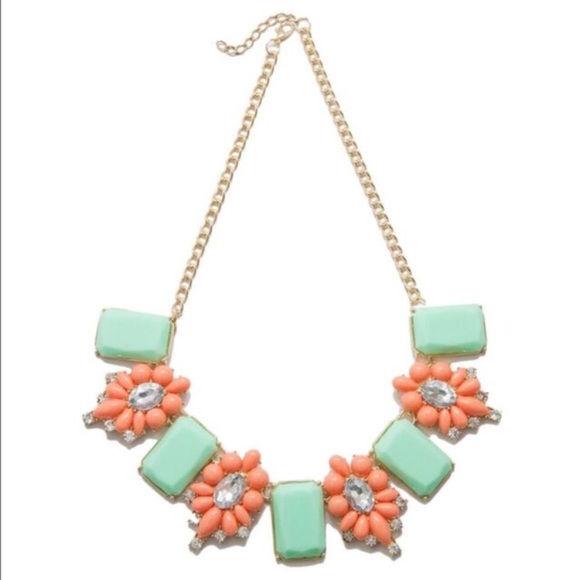 🎉HP🎉Stunning Mint and Coral necklace - 1 left - Picture 4 of 7