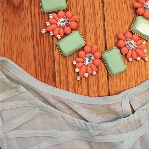 🎉HP🎉Stunning Mint and Coral necklace - 1 left - Picture 2 of 7