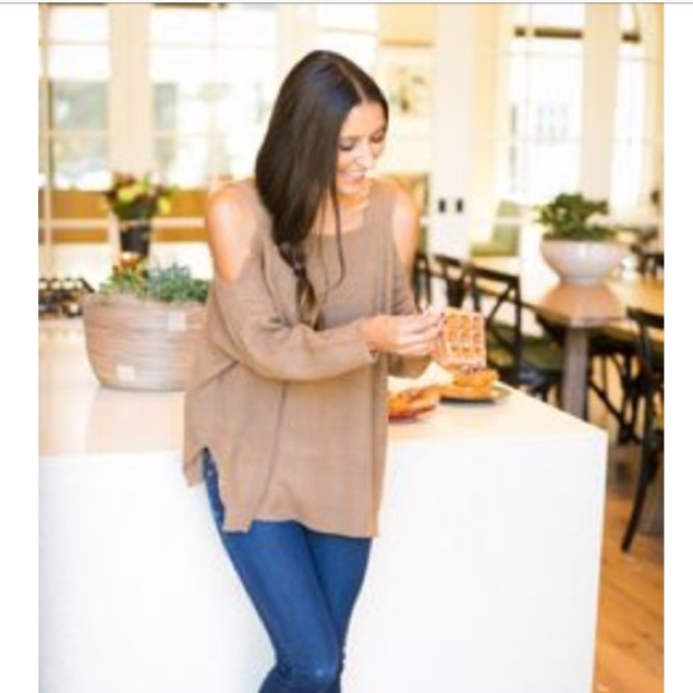 Shoulder cut out sweater