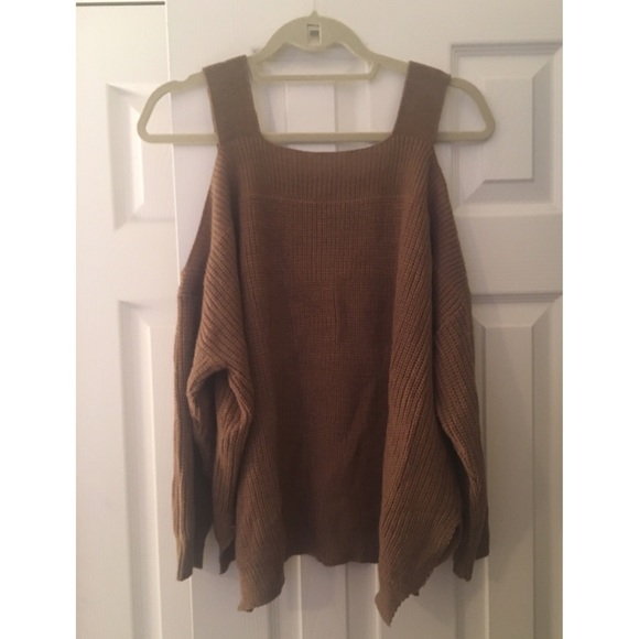 Shoulder cut out sweater - Picture 2 of 2