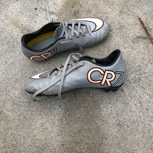 Boy Nike Soccer shoes size 3.5Y