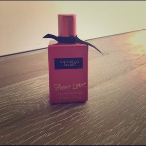 Victoria secret sheer love perfume