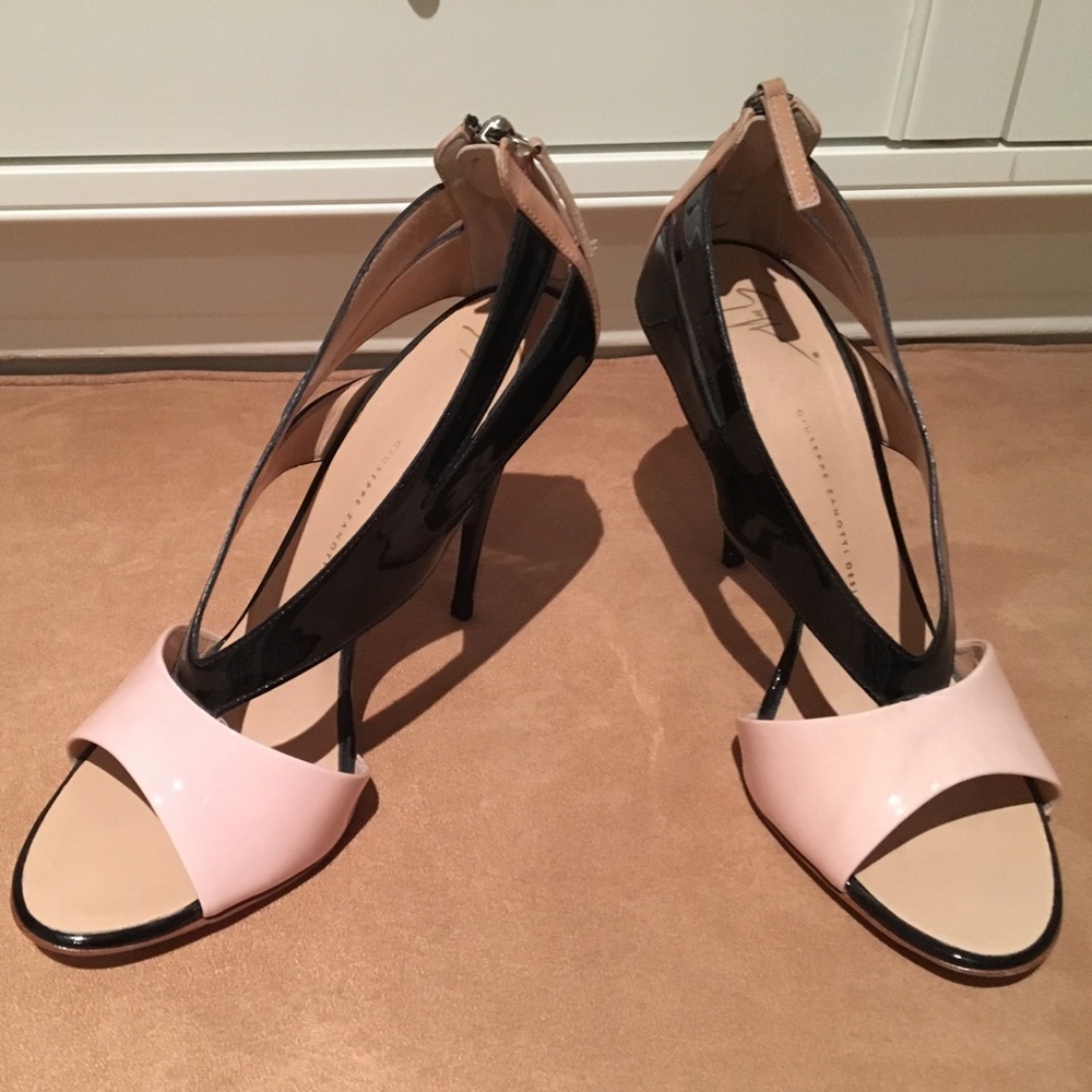 Giuseppe Zanotti tan/black patent & leather pump