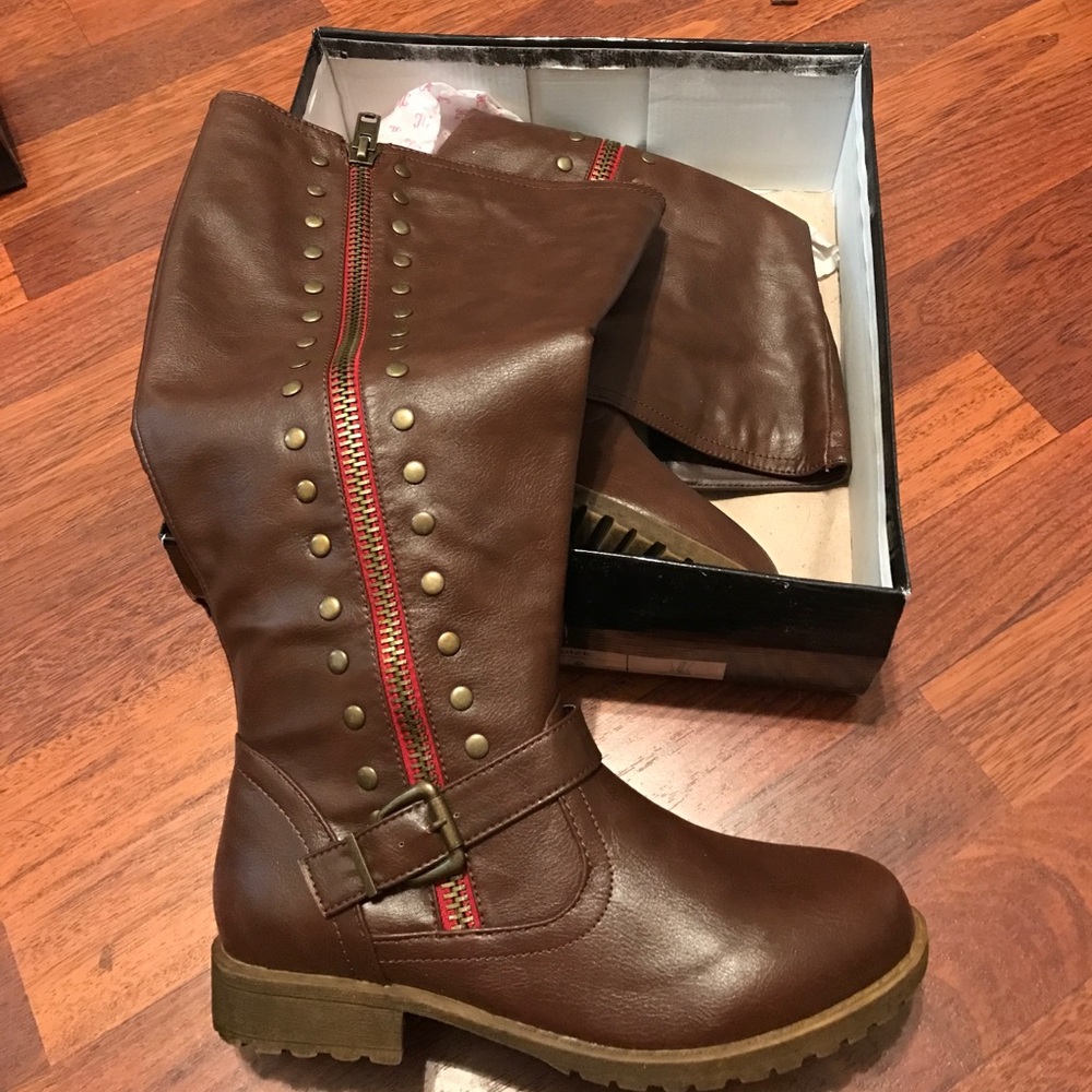NWT brown leather boots. Never worn