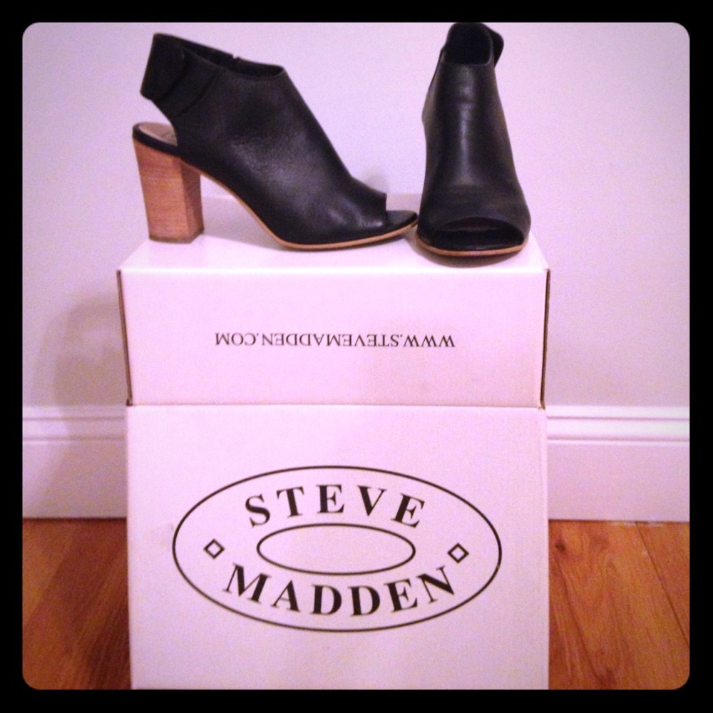 Steve Madden black non stop shoe