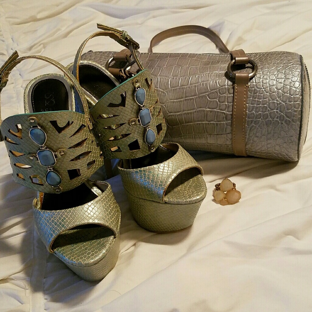 Seafoam green pumps, BCBG bag, statement ring set
