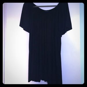 Kaitlyn Black Off the Shoulder Tunic size L