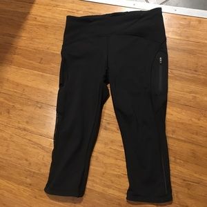 Lulu lemon black Capri pants