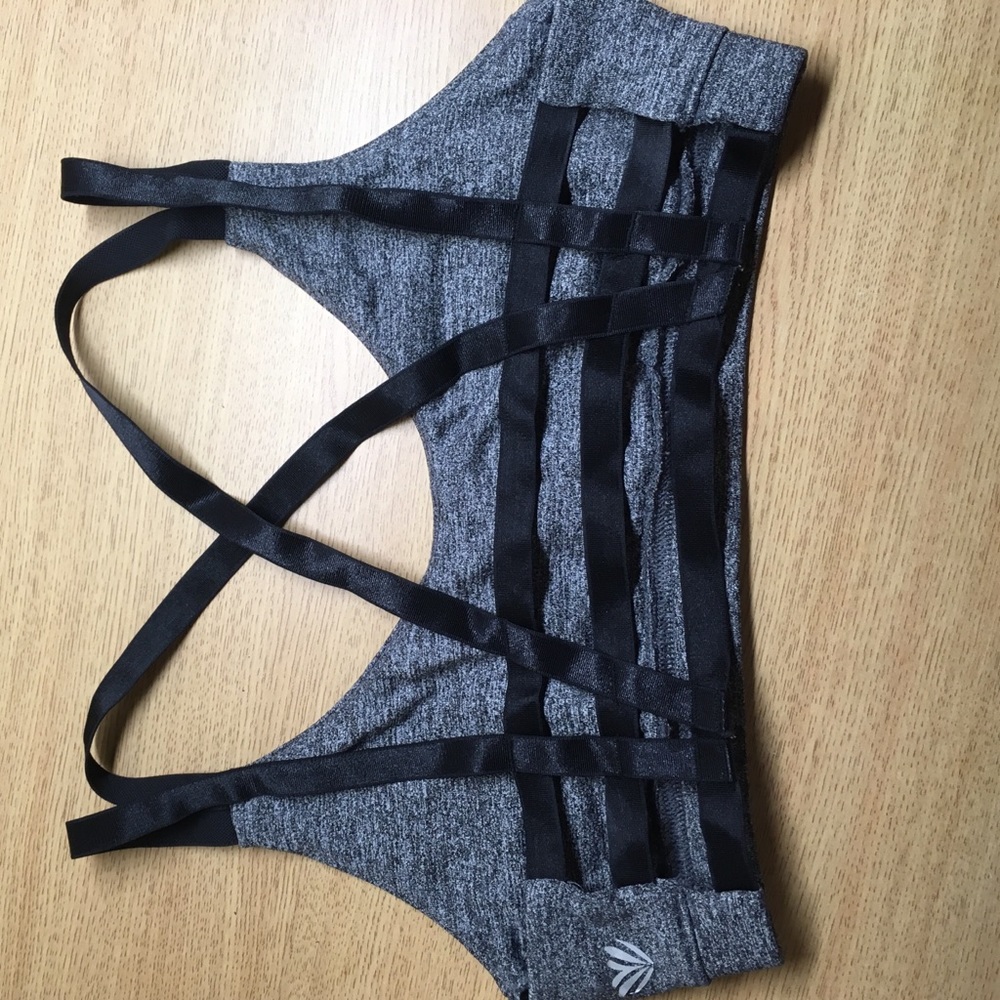 Ladder back sports bra with removable pads