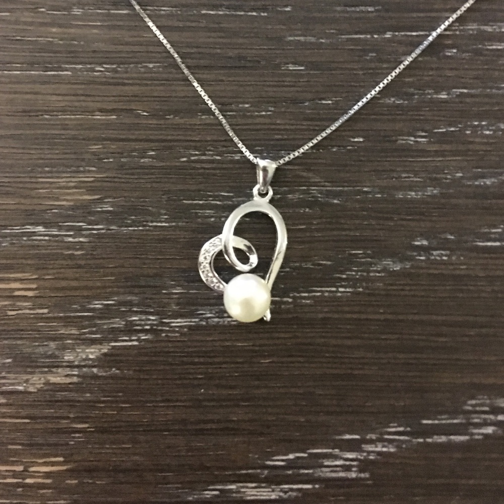 Helzberg diamond/pearl necklace! BRAND NEW