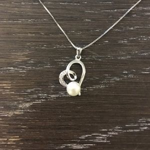 Helzberg diamond/pearl necklace! BRAND NEW