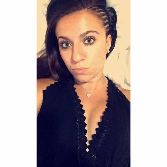 Meet your Posher, Sierra - Picture 1 of 1