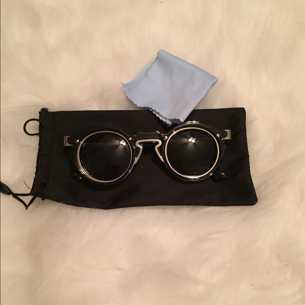 Black & Silver Two Tone Frame Round Sunglasses
