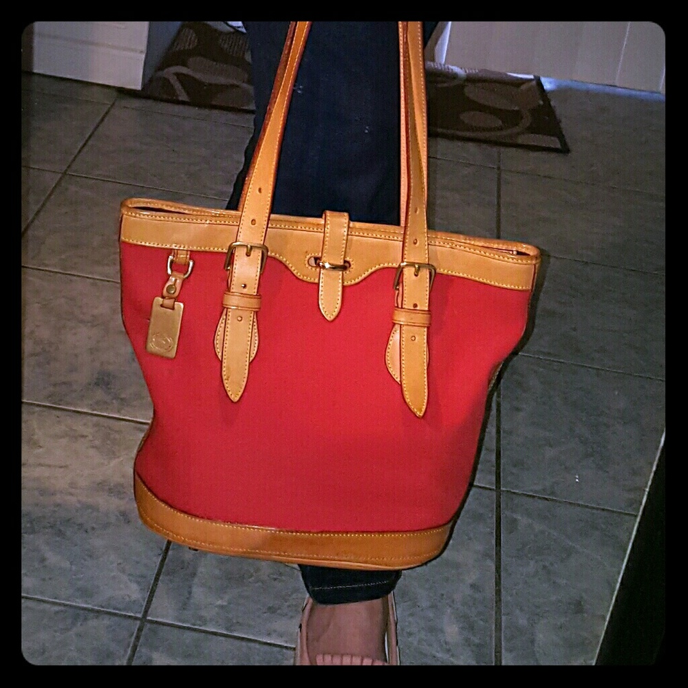 D&B Cabriolet Bucket Bag w/extra pocket