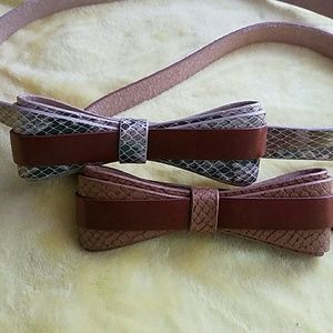 Leather belt with bow