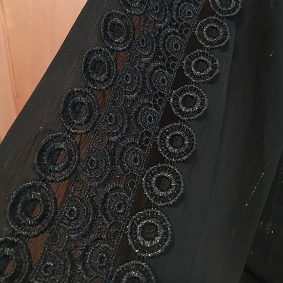 Xoxo flowing sleeve top - Picture 3 of 4