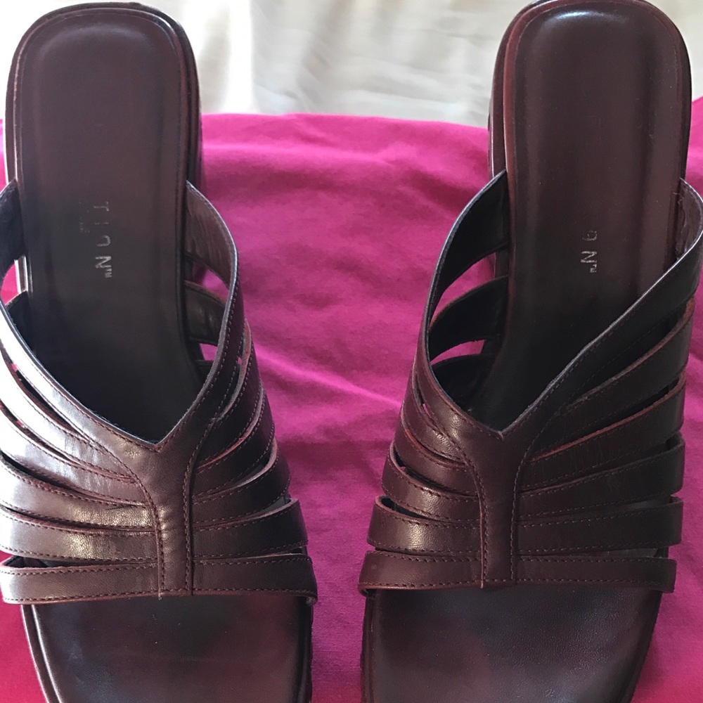 Red Clogs - Picture 2 of 4