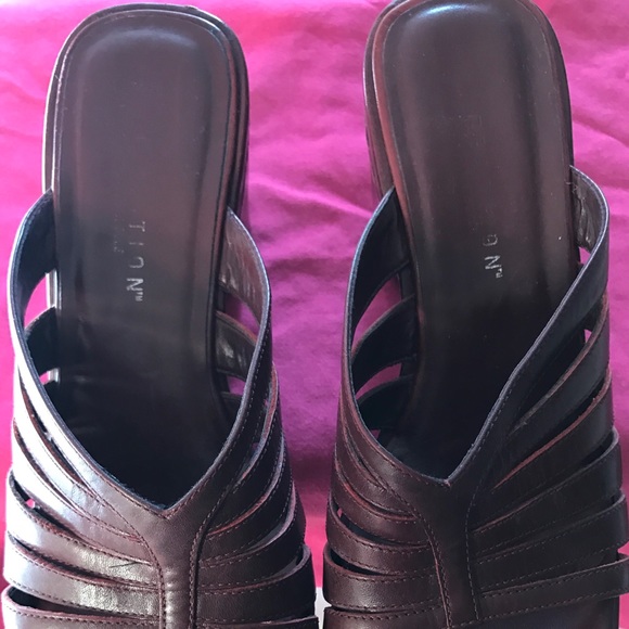 Red Clogs - Picture 4 of 4