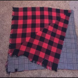 Reversible plaid scarf