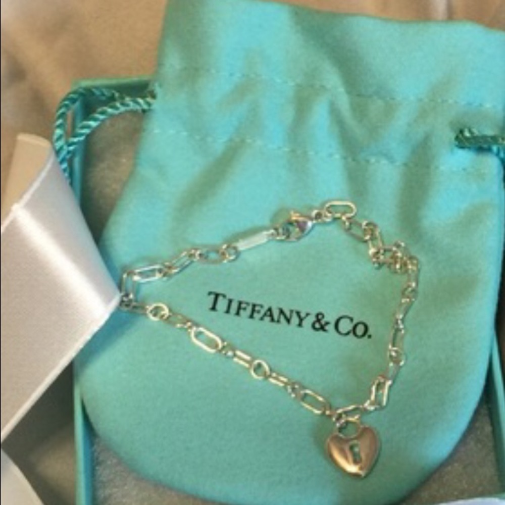 100% AUTHENTIC Tiffany &Co. bracelet very dainty!
