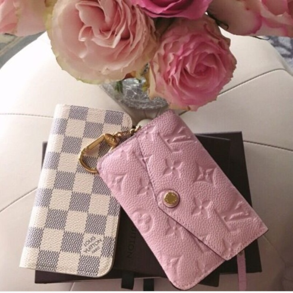 SOLD Rose Ballerine Empreinte Key pouch 😍