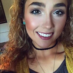 Meet your Posher, Avery