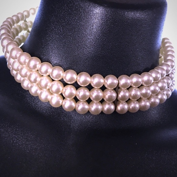 Jewelry - 🎉SALE🎉Vintage pearl triple strand choker