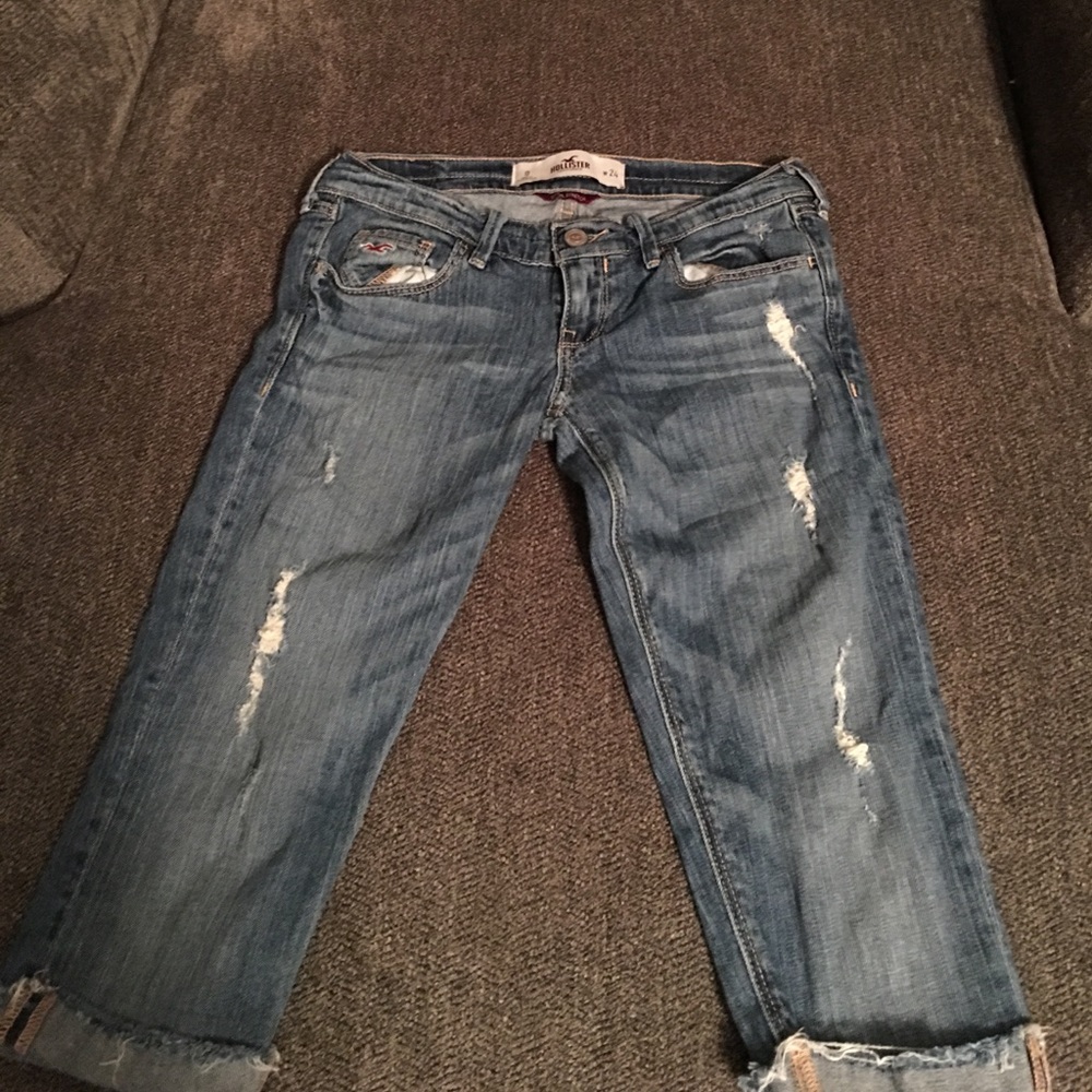 Hollister Knee Length Distressed Shorts ⭐️