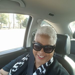 Meet your Posher, Lora