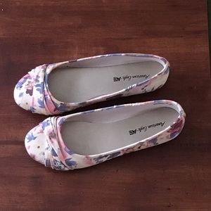 New W/out Tags:American Eagle Floral Flats-9
