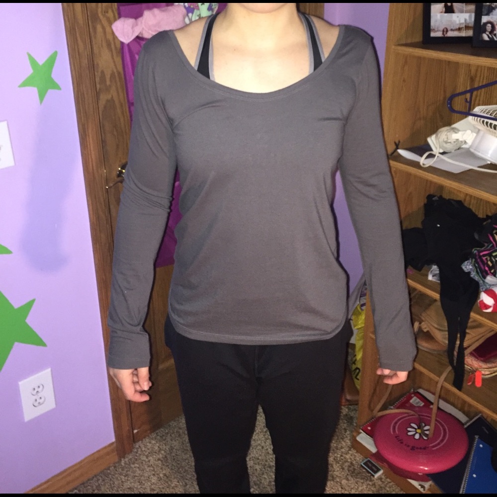 Grey scoop neck long sleeve shirt