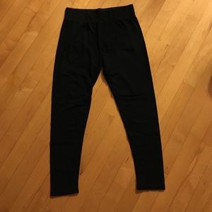 Mossimo Supply CO. Black Capri Leggings Size M.