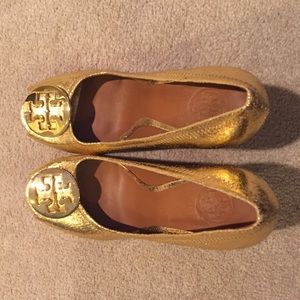 Tory Butch metallic Julianne peep toe wedge